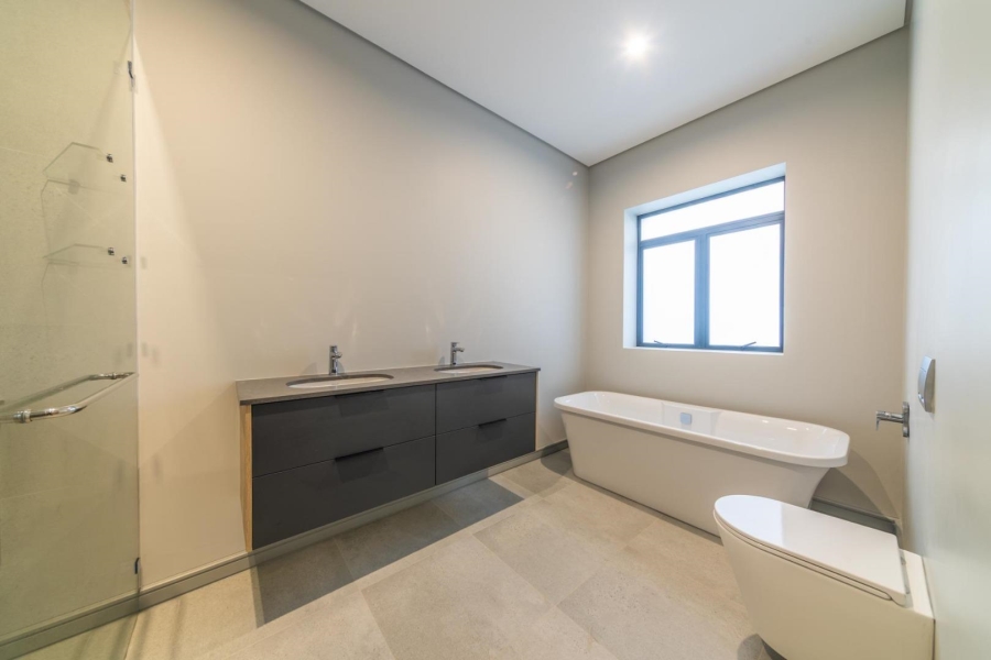 To Let 4 Bedroom Property for Rent in Val De Vie Estate Western Cape